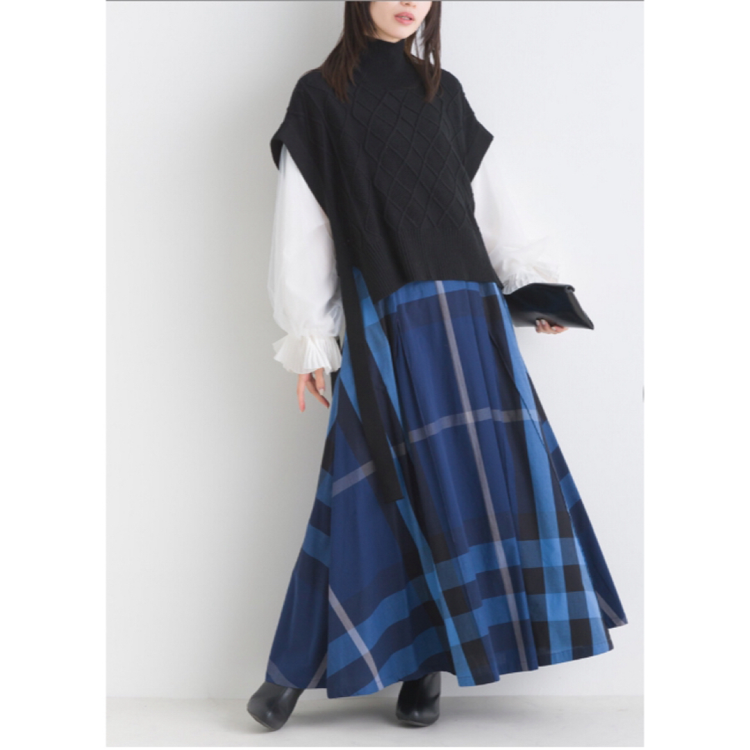 en haut  平織りチェックフレアスカート レディースのスカート(ロングスカート)の商品写真