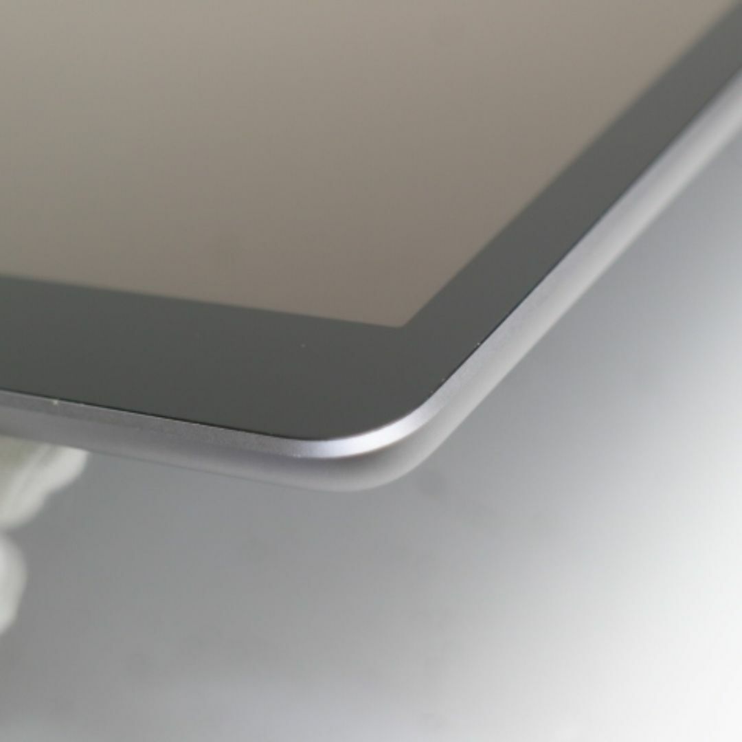 Apple(アップル)の新品同様 iPad 第6世代 Wi-Fi 32GB グレイ  M111 スマホ/家電/カメラのPC/タブレット(タブレット)の商品写真