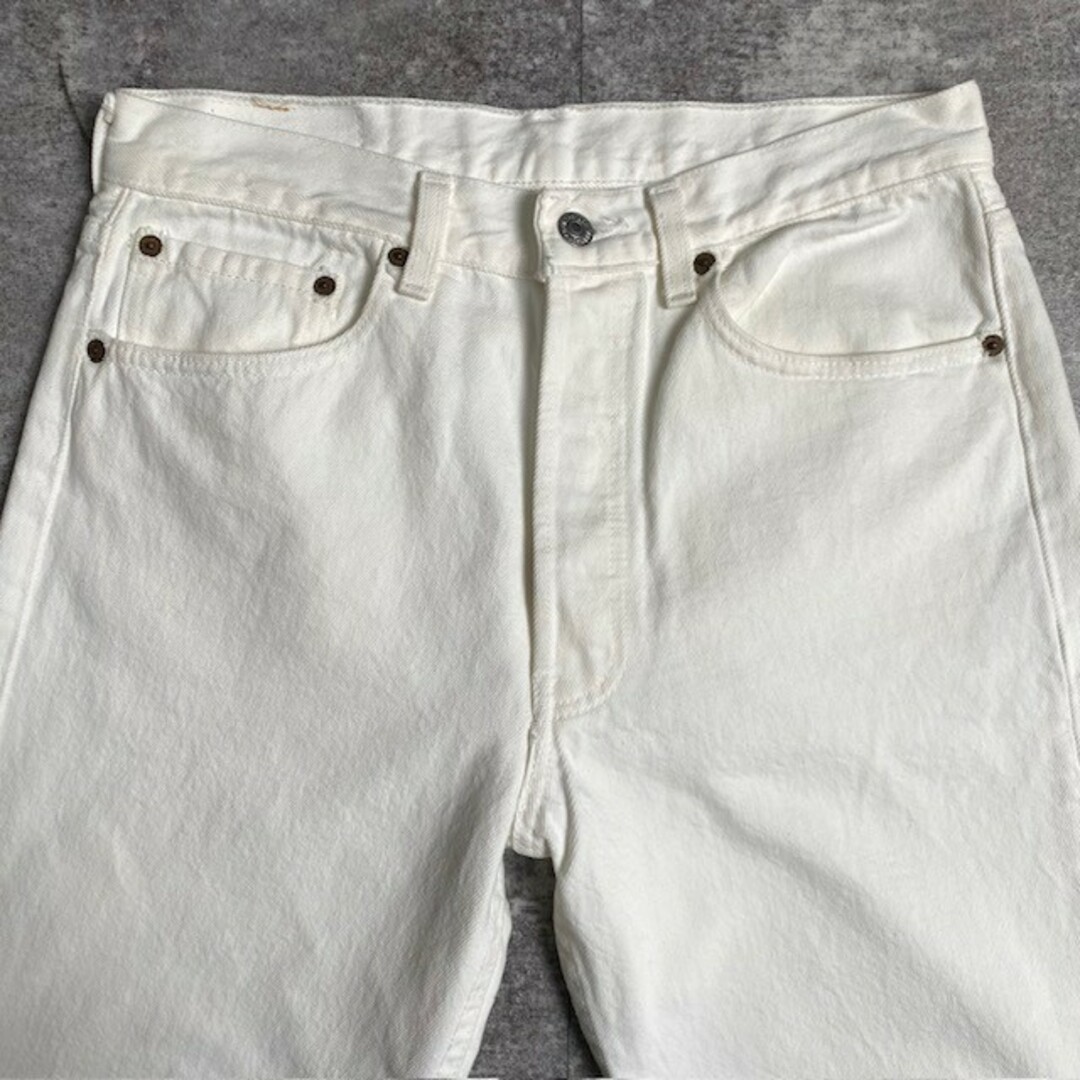 Levi's(リーバイス)の90's Levi’ｓ 501 ホワイトデニム W31 ストレートデニム USA製 刻印524 赤タブ ヴィンテージ 287U メンズのパンツ(デニム/ジーンズ)の商品写真