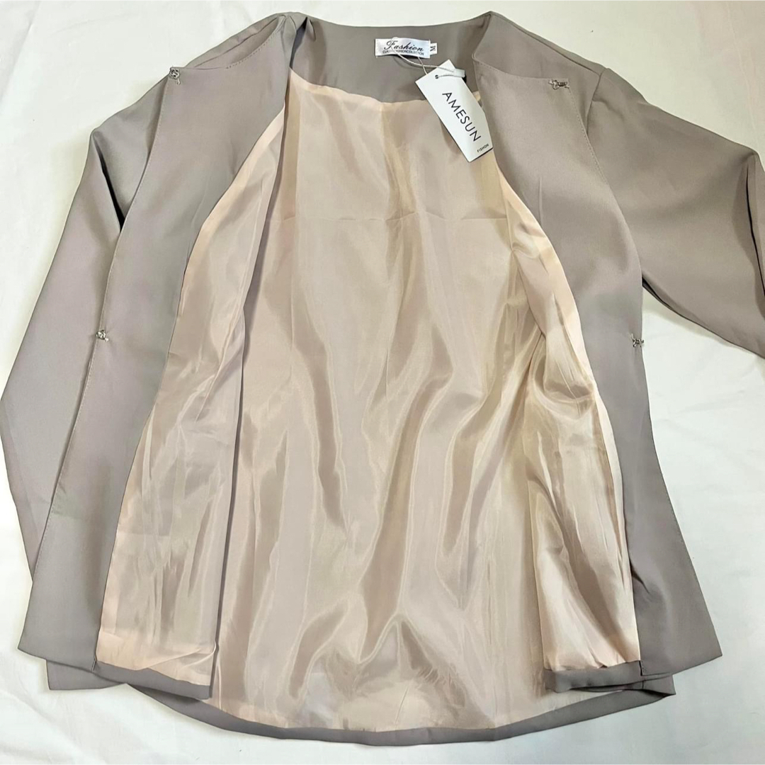 S グレーベージュ ノーカラー パンツスーツ フォーマル 入学式 ママ服  レディースのフォーマル/ドレス(スーツ)の商品写真
