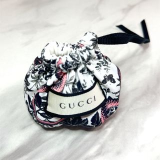 グッチ(Gucci)のGUCCI スネーク柄 巾着袋 (ポーチ)