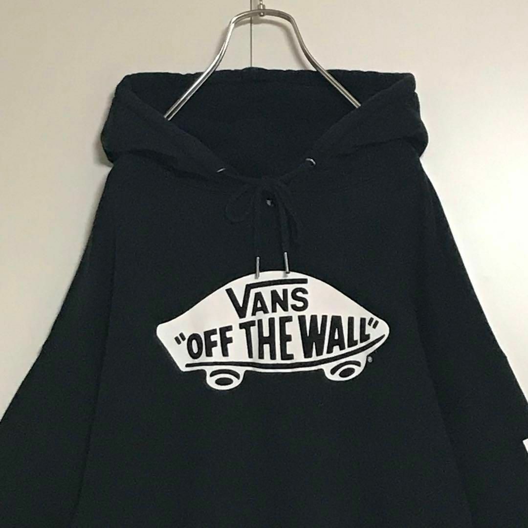 VANS(ヴァンズ)の【希少デザイン】バンズ　ロゴ入りパーカー　ブラック　裏起毛　スケボ　K762 メンズのトップス(パーカー)の商品写真