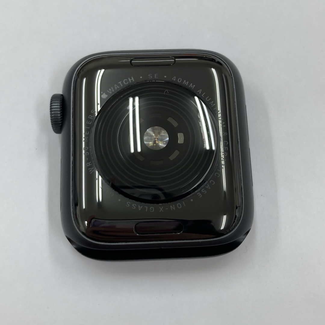 Apple Watch(アップルウォッチ)のapple watch SE 黒 アップルウォッチ 40mm 本体 スマホ/家電/カメラのスマートフォン/携帯電話(その他)の商品写真