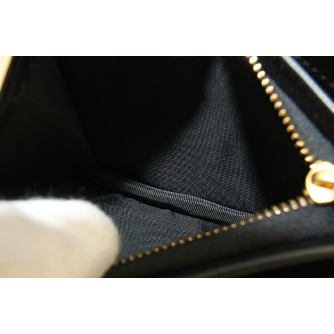 valentino garavani(ヴァレンティノガラヴァーニ)の ヴァレンティノ ガラヴァーニ 二つ折り財布 ブラック 黒 レディースのファッション小物(財布)の商品写真
