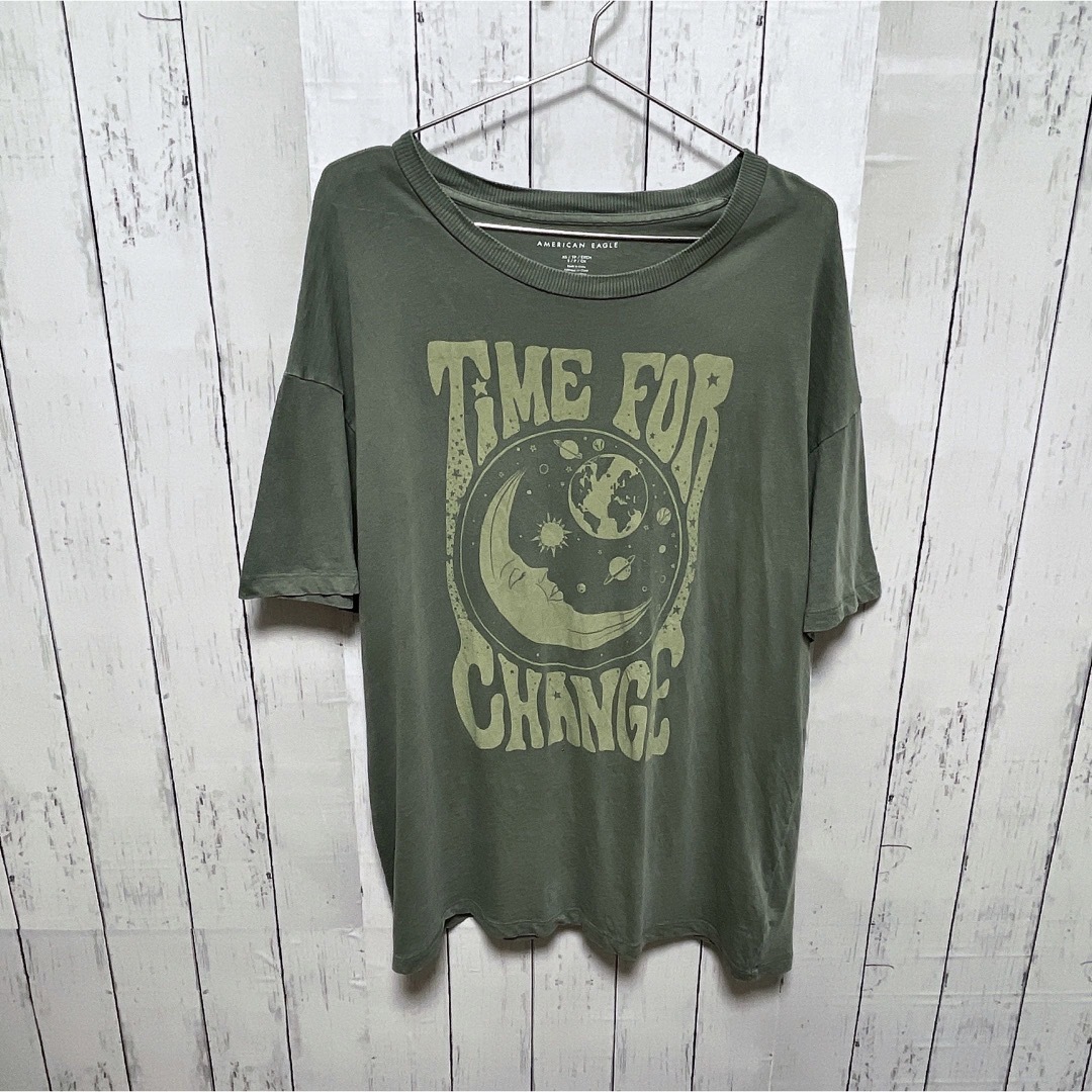 American Eagle(アメリカンイーグル)のAmerican Eagle　Tシャツ　カーキグリーン　プリント　ボートネック メンズのトップス(Tシャツ/カットソー(半袖/袖なし))の商品写真