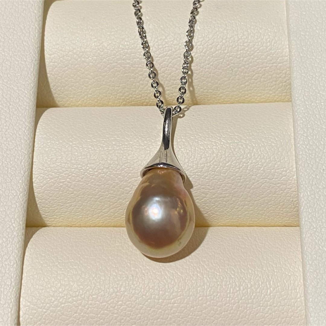 バロック真珠　メタリックパール　ペンダントネックレス　 レディースのアクセサリー(ネックレス)の商品写真