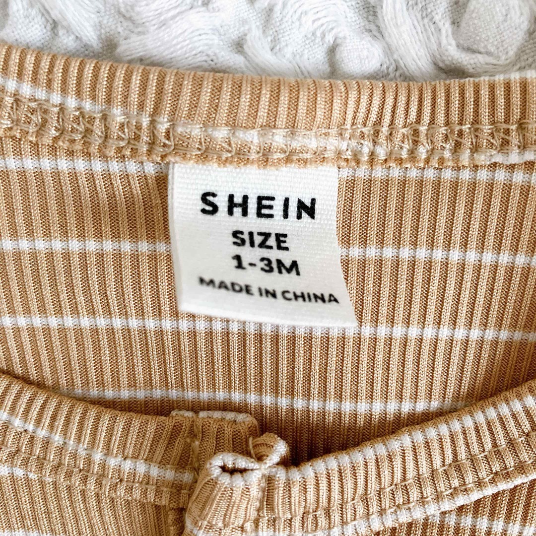SHEIN(シーイン)のSHEIN 脚付カバーオール　1-3M キッズ/ベビー/マタニティのベビー服(~85cm)(カバーオール)の商品写真