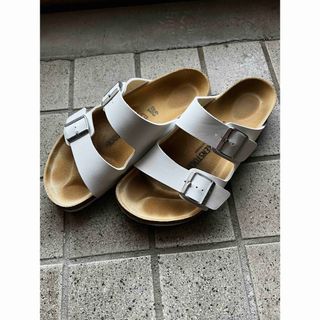 ビルケンシュトック(BIRKENSTOCK)のビルケンシュトック アリゾナ ホワイト 27cm(サンダル)