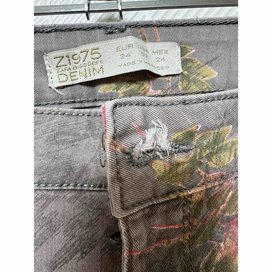 ZARA(ザラ)のZARA BASIC 花柄 ストレッチパンツ　XS レディースのパンツ(カジュアルパンツ)の商品写真