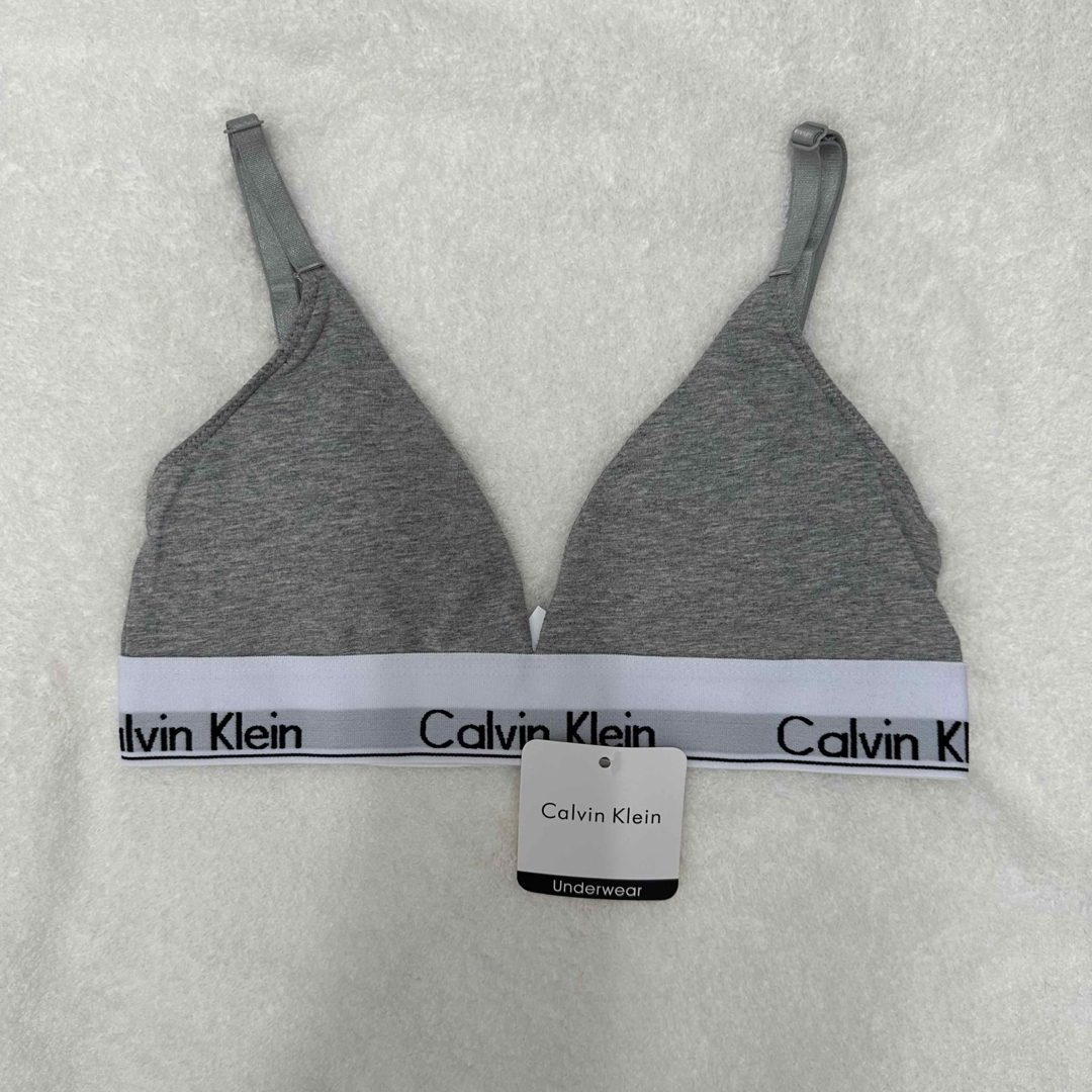 Calvin Klein(カルバンクライン)の新品未使用　Lカルバンクライン　レディース　ブラ　ショーツセット レディースの下着/アンダーウェア(ブラ&ショーツセット)の商品写真