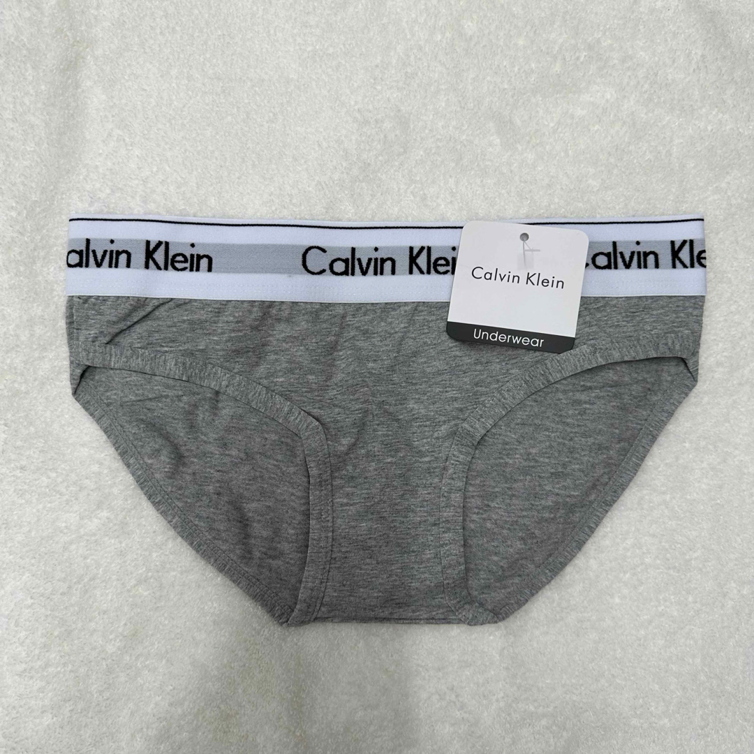 Calvin Klein(カルバンクライン)の新品未使用　Lカルバンクライン　レディース　ブラ　ショーツセット レディースの下着/アンダーウェア(ブラ&ショーツセット)の商品写真