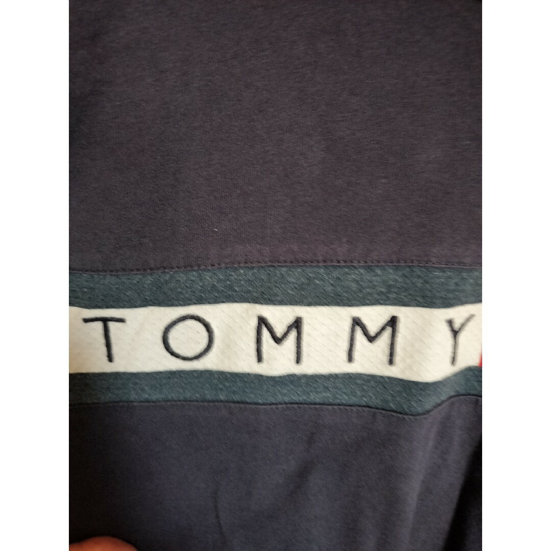 TOMMY HILFIGER(トミーヒルフィガー)のトミーヒルフィガー　刺繍ロゴTシャツ ブラックネイビー　Sサイズ メンズのトップス(Tシャツ/カットソー(半袖/袖なし))の商品写真