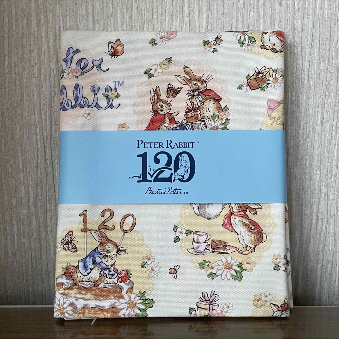 PETER RABBIT（TM）(ピーターラビット)のピーターラビット 120周年記念 生地 新品 綿生地 ソーイング ハンドメイド  ハンドメイドの素材/材料(生地/糸)の商品写真