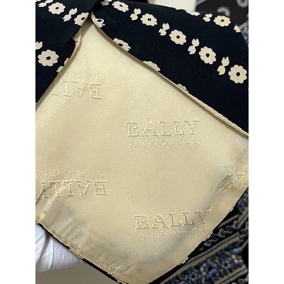 Bally(バリー)のBALLY バリー　シルクネクタイ　日本セット　（訳あり） メンズのファッション小物(ネクタイ)の商品写真