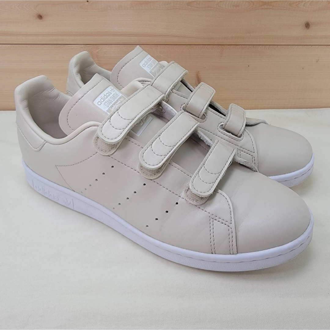 STANSMITH（adidas）(スタンスミス)のアディダス スタンスミス  emmi 別注 ベルクロ ベージュ 24.5㎝ レディースの靴/シューズ(スニーカー)の商品写真