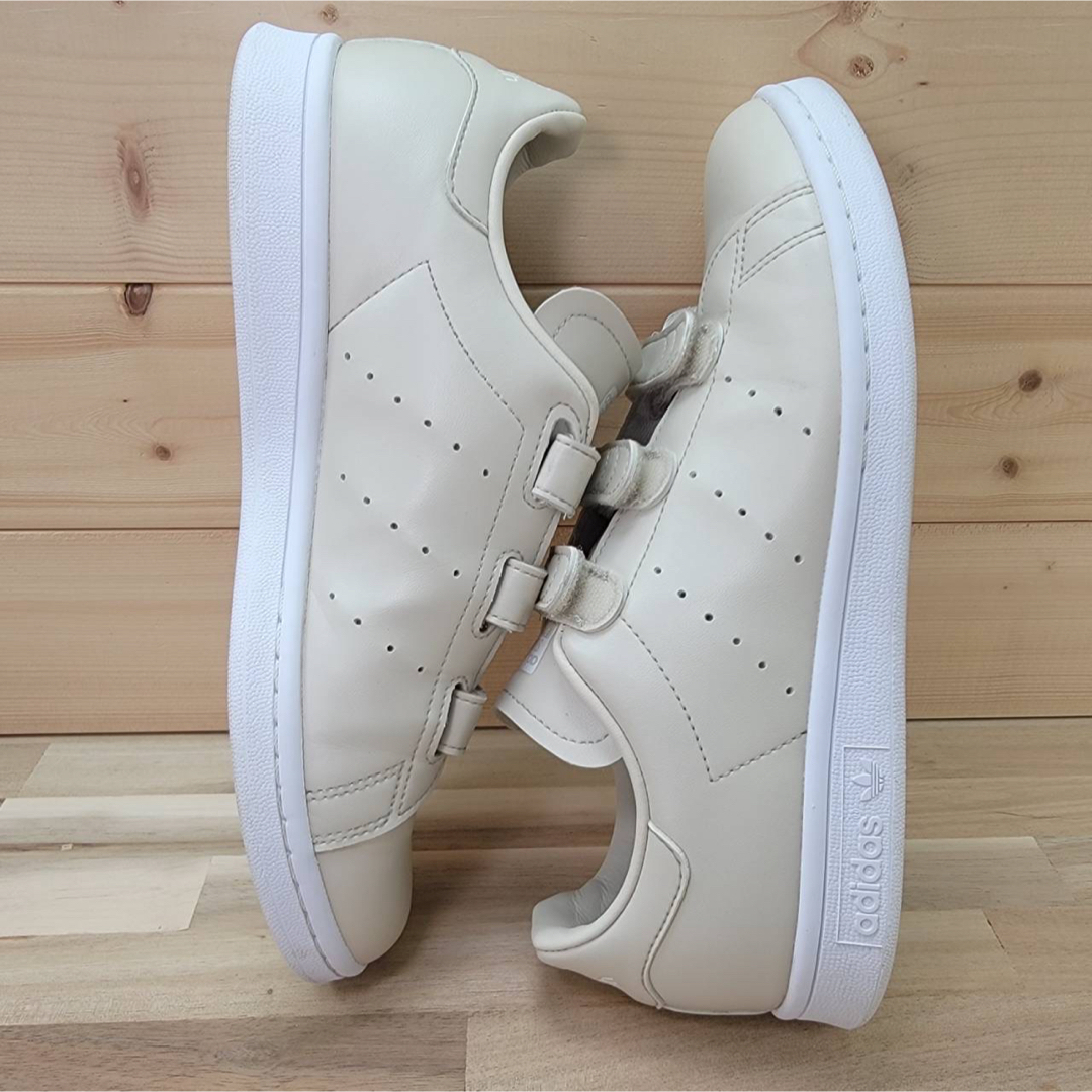 STANSMITH（adidas）(スタンスミス)のアディダス スタンスミス  emmi 別注 ベルクロ ベージュ 24.5㎝ レディースの靴/シューズ(スニーカー)の商品写真