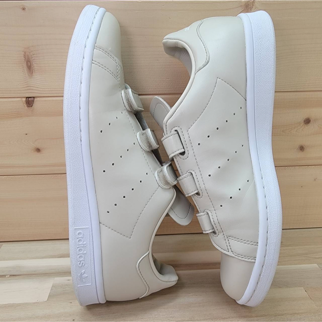 STANSMITH（adidas）(スタンスミス)のアディダス スタンスミス  emmi 別注 ベルクロ ベージュ 24.5㎝ レディースの靴/シューズ(スニーカー)の商品写真