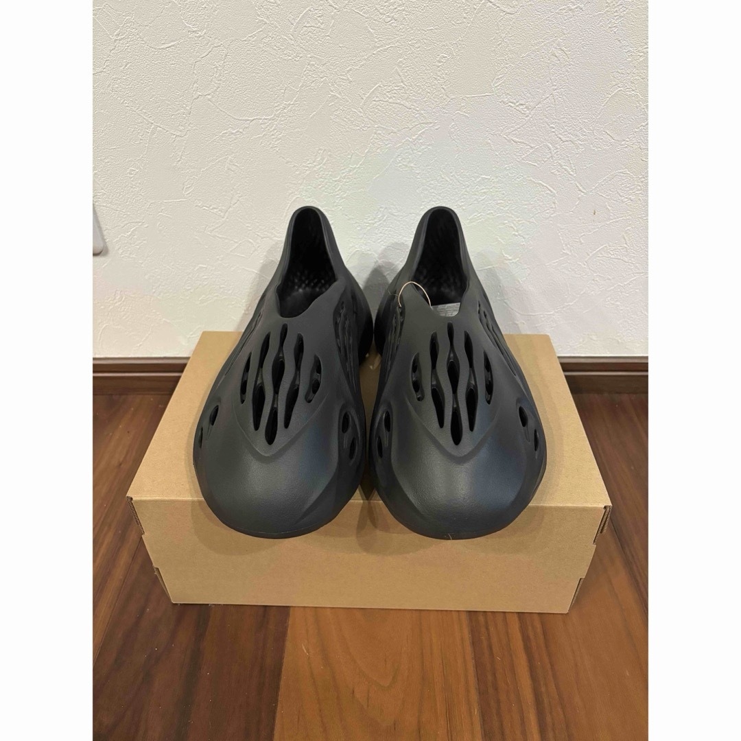 YEEZY（adidas）(イージー)のadidas YEEZY Foam Runner "Onyx"  メンズの靴/シューズ(サンダル)の商品写真