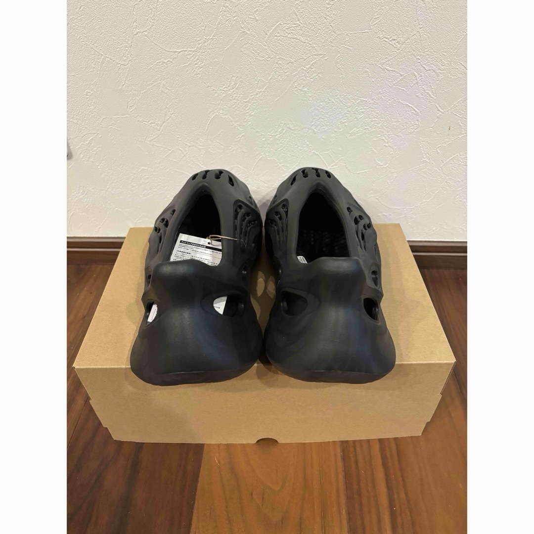 YEEZY（adidas）(イージー)のadidas YEEZY Foam Runner "Onyx"  メンズの靴/シューズ(サンダル)の商品写真