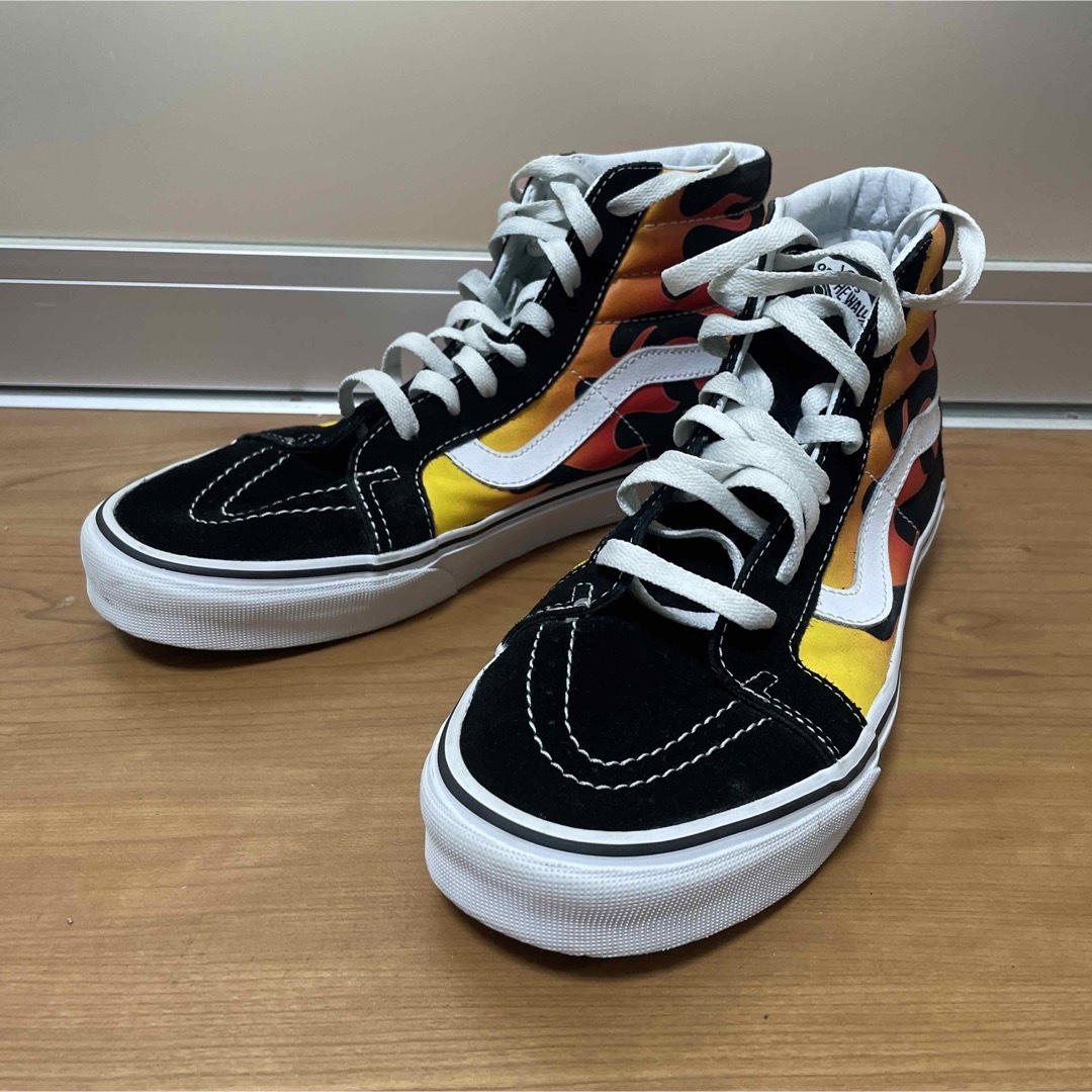 VANS(ヴァンズ)の美品　バンズ　SK8-HI フレイム　スニーカー　ハイカット　ファイヤーパターン メンズの靴/シューズ(スニーカー)の商品写真