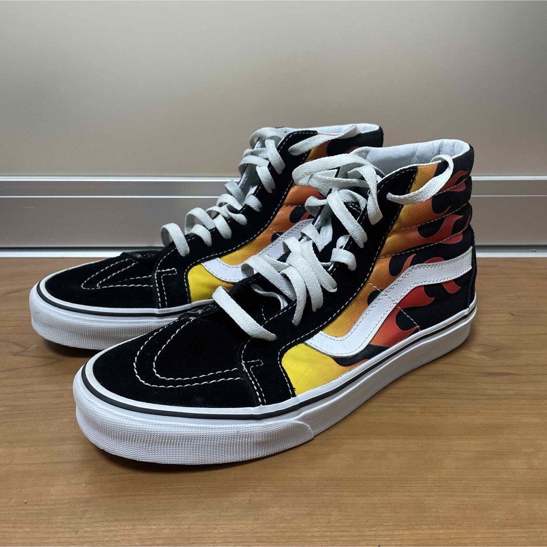 VANS(ヴァンズ)の美品　バンズ　SK8-HI フレイム　スニーカー　ハイカット　ファイヤーパターン メンズの靴/シューズ(スニーカー)の商品写真