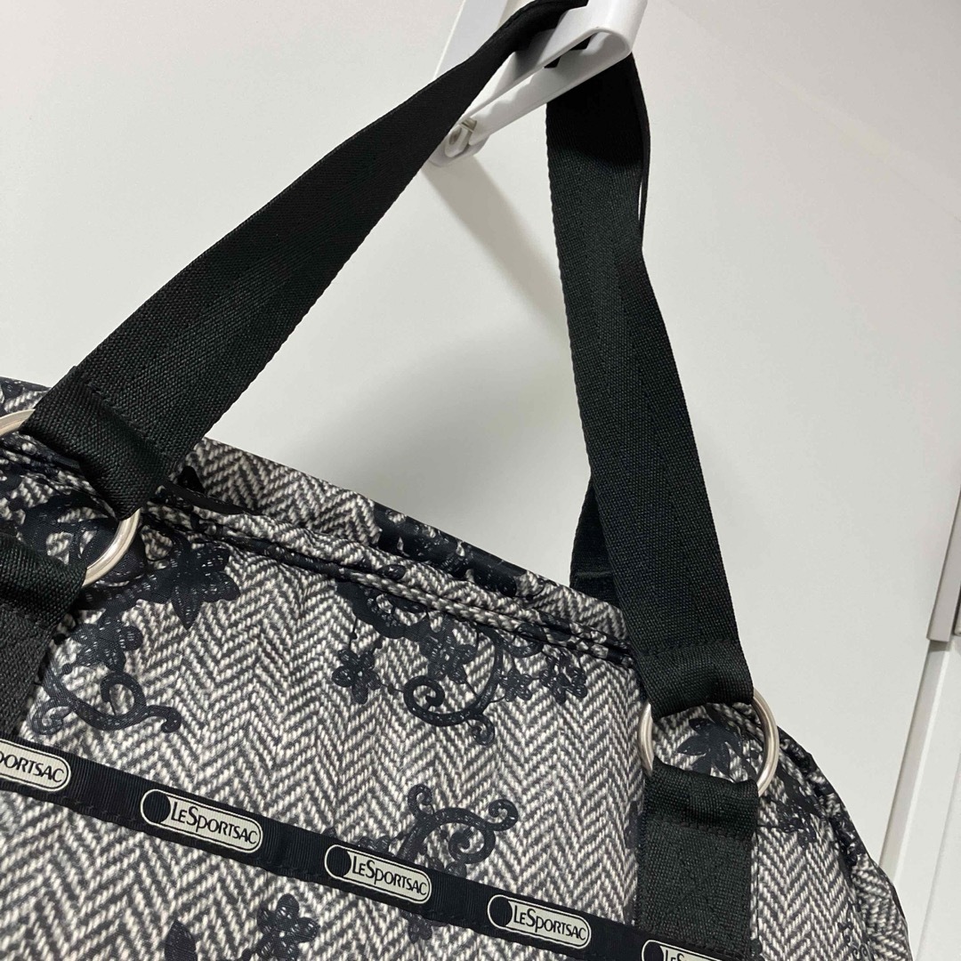 LeSportsac(レスポートサック)の美品 レスポートサック ツイード花プリント ボストンバッグ 黒グレー レディースのバッグ(ボストンバッグ)の商品写真