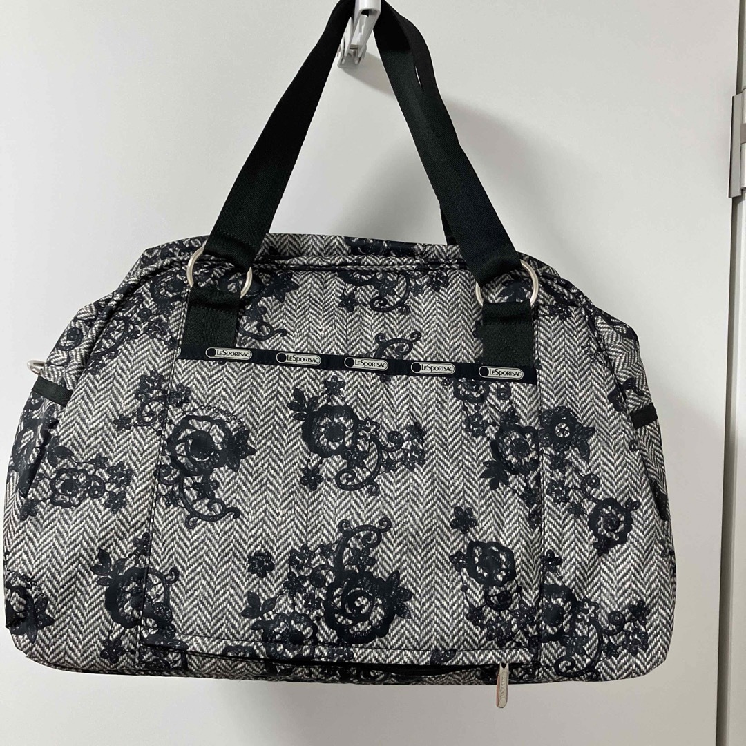 LeSportsac(レスポートサック)の美品 レスポートサック ツイード花プリント ボストンバッグ 黒グレー レディースのバッグ(ボストンバッグ)の商品写真