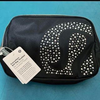 ルルレモン(lululemon)の☆日本未入荷☆限定デザイン☆ルルレモン　ボディバッグ黒(ボディバッグ/ウエストポーチ)