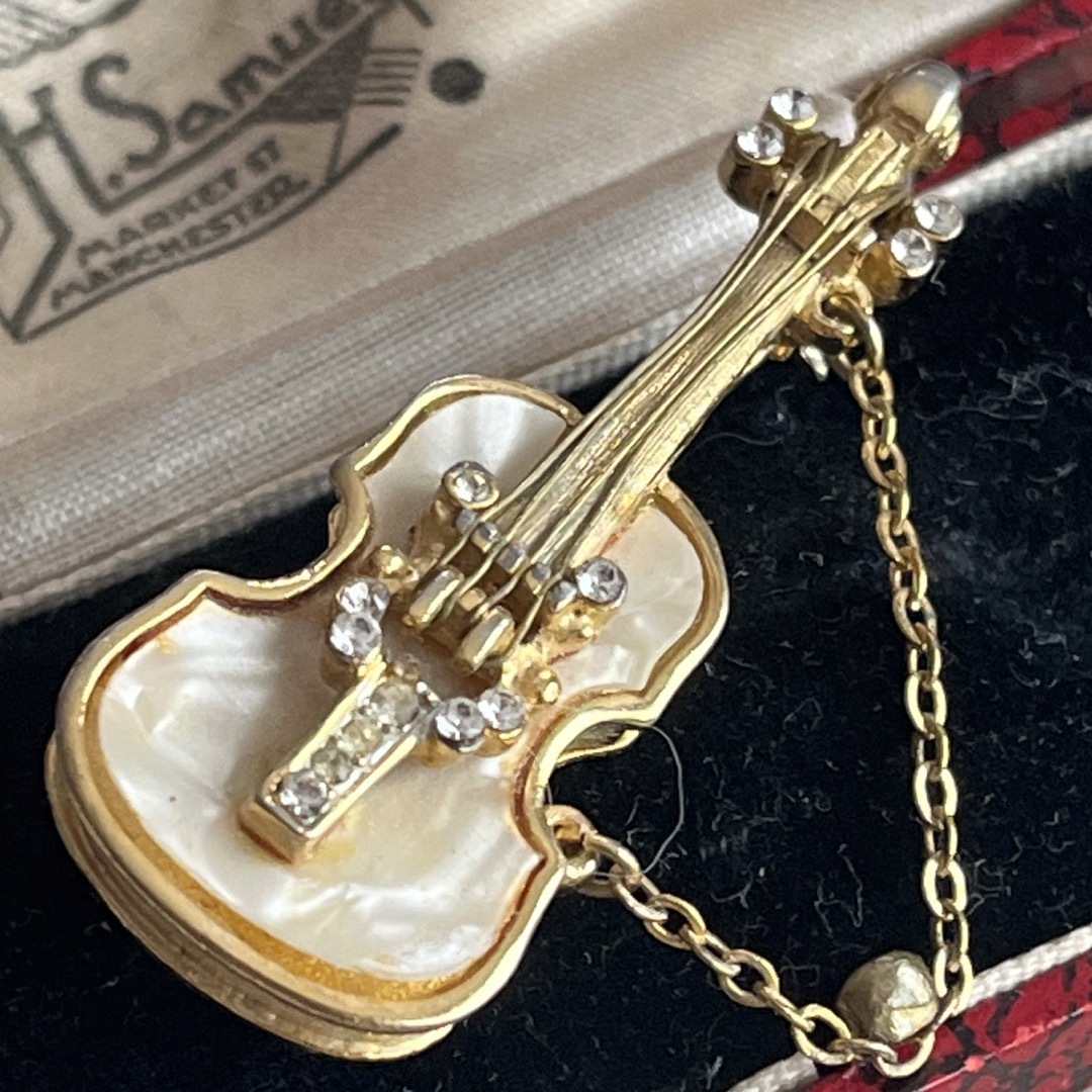 70‘s仏！バイオリン！マザーオブパールブローチ レディースのアクセサリー(ブローチ/コサージュ)の商品写真