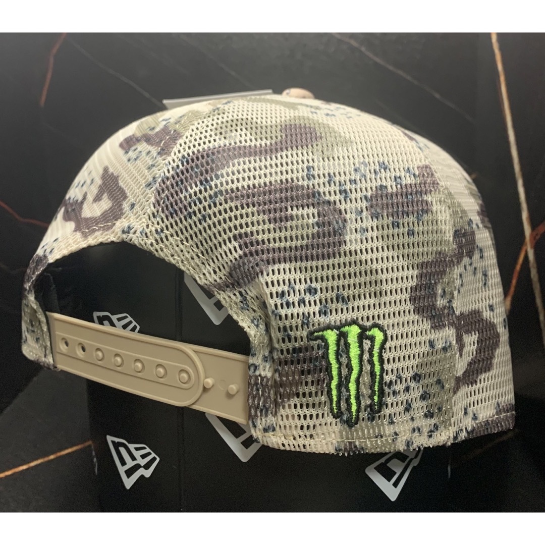 NEW ERA(ニューエラー)の送料無料　新品未使用　モンスター✖️ニューエラ　メッシュキャップ　迷彩 メンズの帽子(キャップ)の商品写真