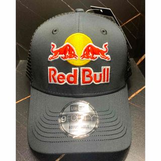 ニューエラー(NEW ERA)の【新品】刺繍多数RedBull レッドブル ニューエラメッシュキャップ　ブラック(キャップ)