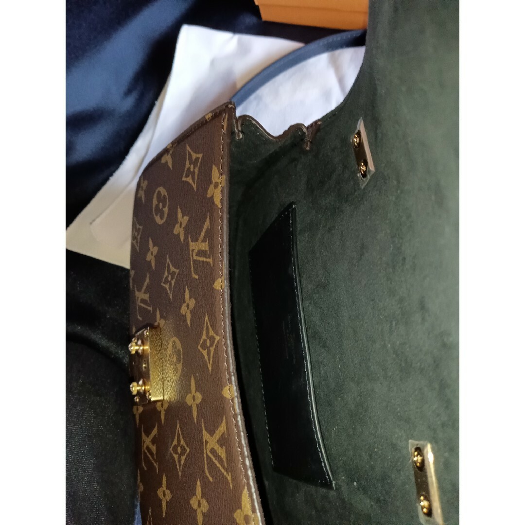 LOUIS VUITTON(ルイヴィトン)の[新品同様]　ルイ ヴィトン　モノグラムリバース　ティルシット レディースのバッグ(ハンドバッグ)の商品写真