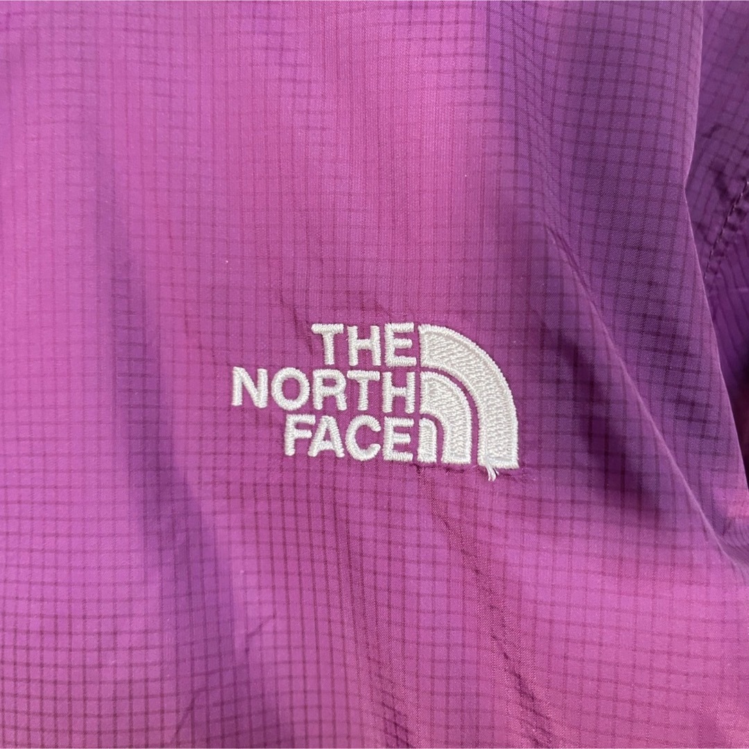 THE NORTH FACE(ザノースフェイス)の【ノースフェイス】マウンテンパーカー　紫パープル刺繍　US規格　ワンポイント2R レディースのジャケット/アウター(その他)の商品写真