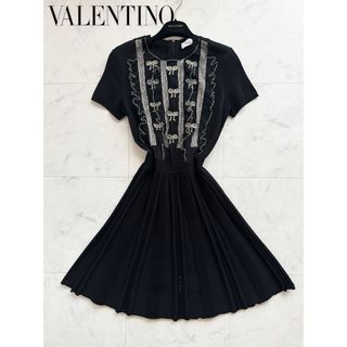 ヴァレンティノ(VALENTINO)のVALENTINO 繊細ビーズ 圧縮ニット ワンピース チュールフリル(ひざ丈ワンピース)