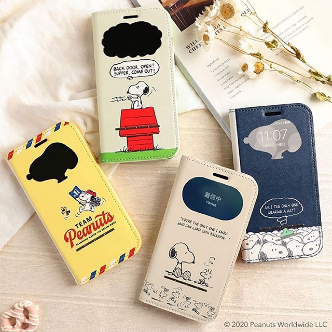 SNOOPY(スヌーピー)の新品 スヌーピー 窓付き 手帳型 ケース iPhoneSE（第2世代） スマホ/家電/カメラのスマホアクセサリー(iPhoneケース)の商品写真