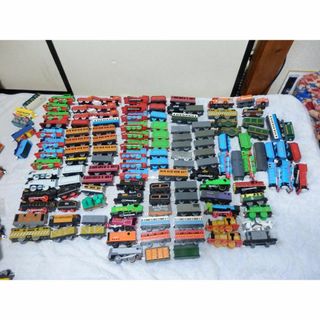 プラレールトーマス(プラレールトーマス)のばら売り中・３両だけの発送です（ダック・ドナルド・オリバー）(鉄道模型)