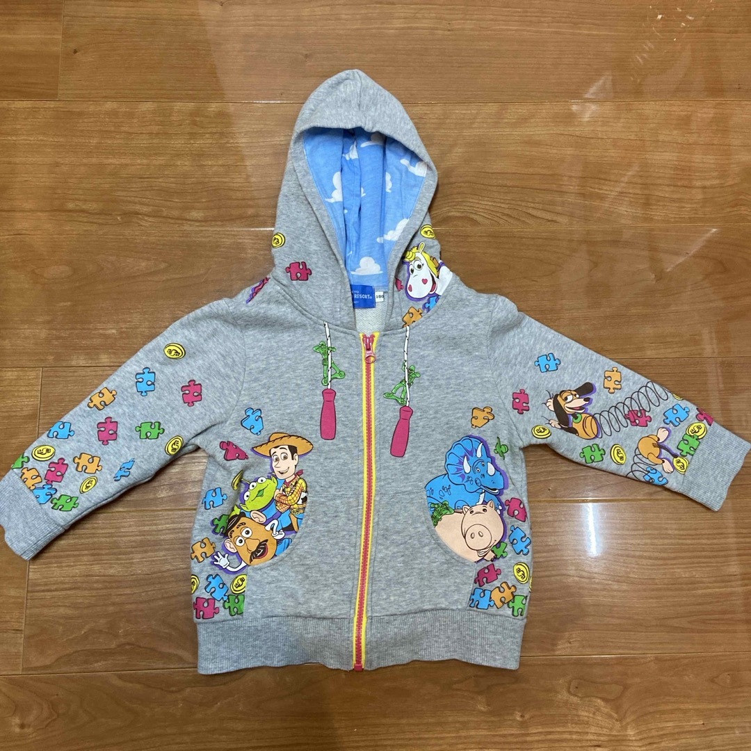 Disney(ディズニー)のトイストーリーパーカー　100  ディズニーリゾート キッズ/ベビー/マタニティのキッズ服男の子用(90cm~)(ジャケット/上着)の商品写真