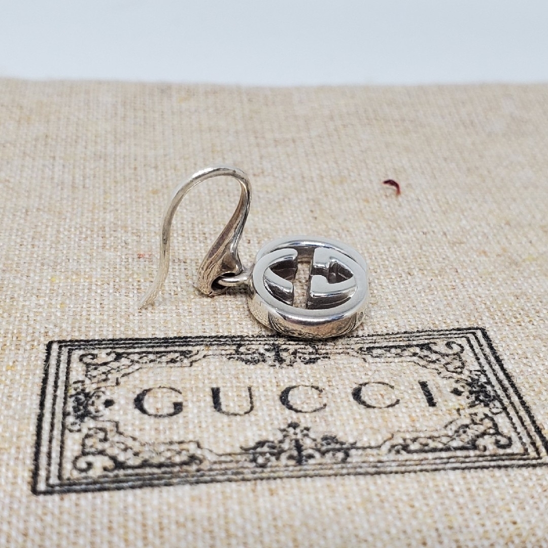 Gucci(グッチ)の【廃盤美品】GUCCI ダブルGロゴ フック シルバーピアス 片耳 メンズのアクセサリー(ピアス(片耳用))の商品写真