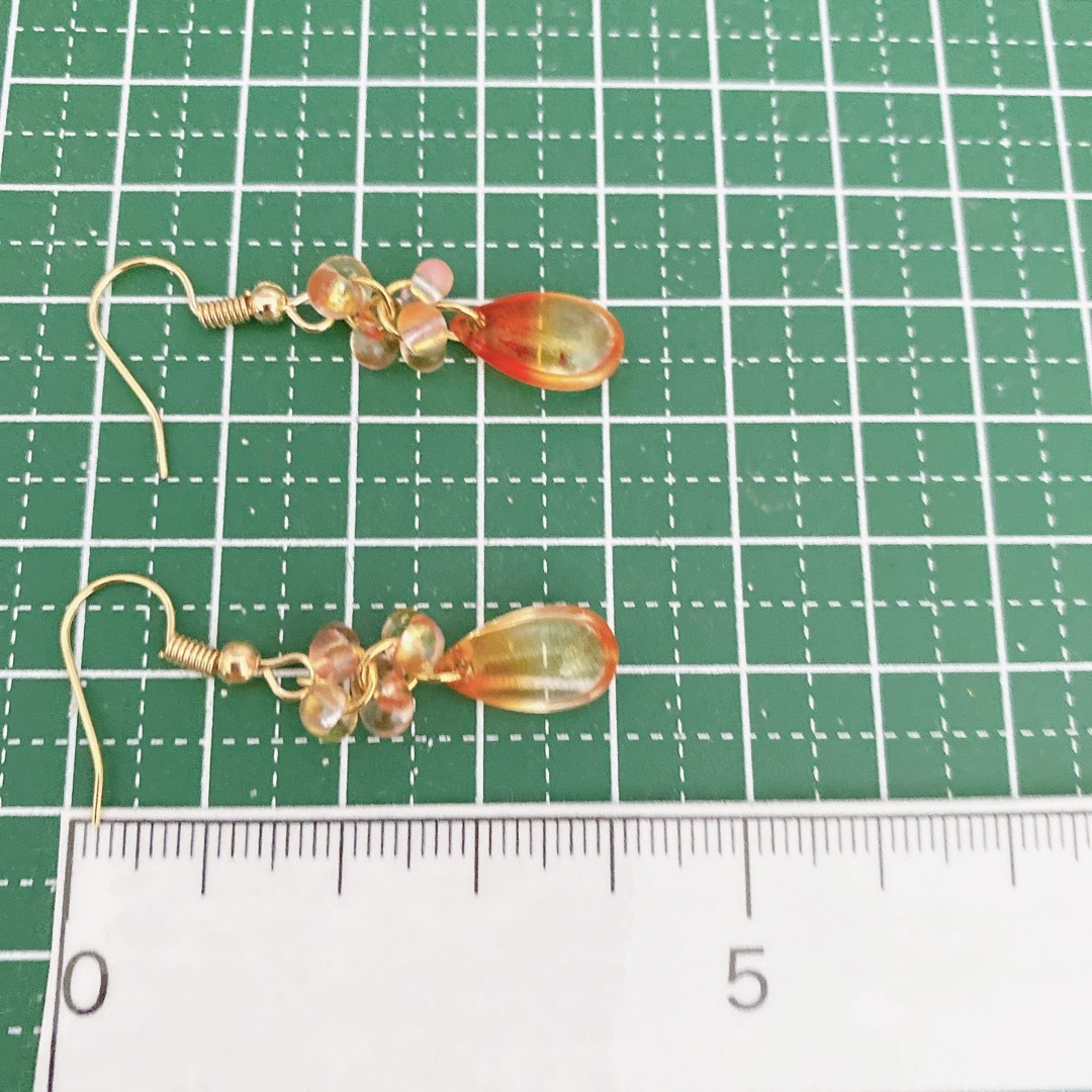 157 N ☆ チェコガラスドロップ　ファルファーレピアス　オレンジグラデ ハンドメイドのアクセサリー(ピアス)の商品写真