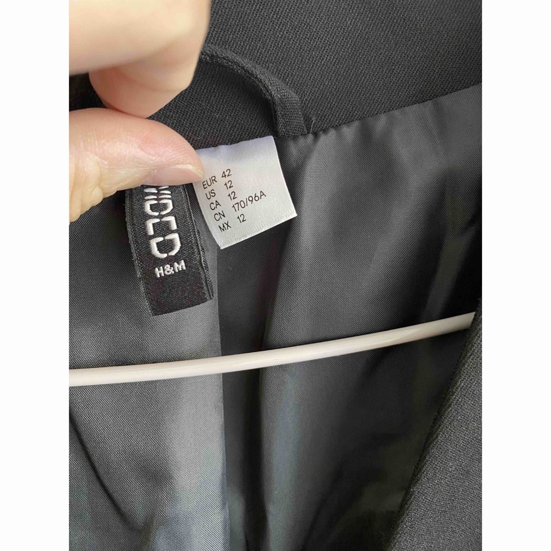 H&M(エイチアンドエム)のH&M ★ペプラムジャケット　フォーマル　ブラック　サイズ42 レディースのジャケット/アウター(ノーカラージャケット)の商品写真