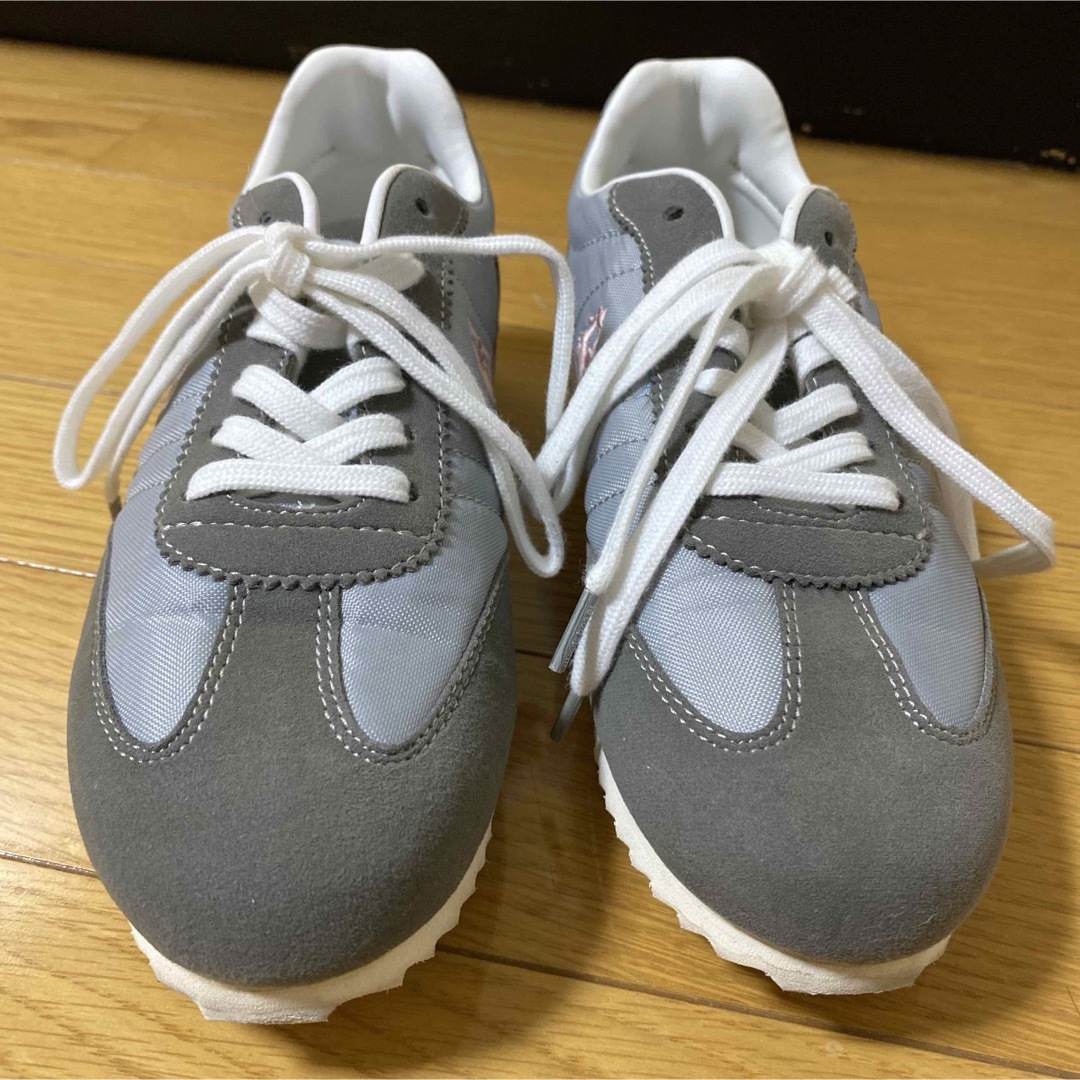 le coq sportif(ルコックスポルティフ)の【le coq sportif 】グレー✖️ピンクスニーカー　23センチ レディースの靴/シューズ(スニーカー)の商品写真