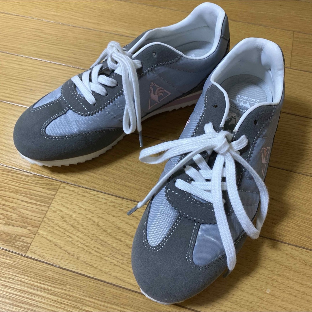 le coq sportif(ルコックスポルティフ)の【le coq sportif 】グレー✖️ピンクスニーカー　23センチ レディースの靴/シューズ(スニーカー)の商品写真