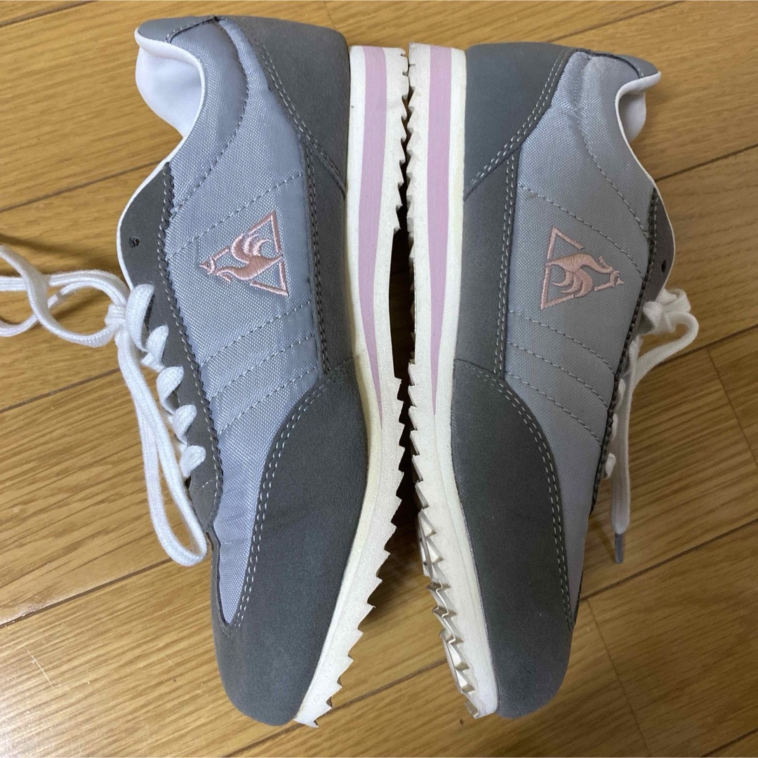 le coq sportif(ルコックスポルティフ)の【le coq sportif 】グレー✖️ピンクスニーカー　23センチ レディースの靴/シューズ(スニーカー)の商品写真