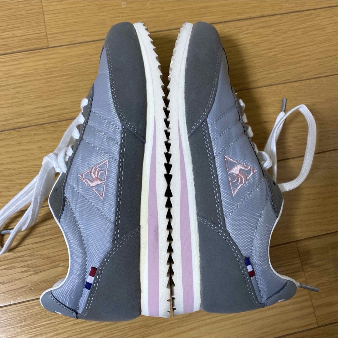 le coq sportif(ルコックスポルティフ)の【le coq sportif 】グレー✖️ピンクスニーカー　23センチ レディースの靴/シューズ(スニーカー)の商品写真