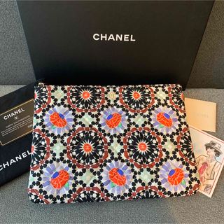 シャネル(CHANEL)のCHANEL  一度使用のみ　クラッチバッグ　ポーチ　総柄　ココマーク(クラッチバッグ)