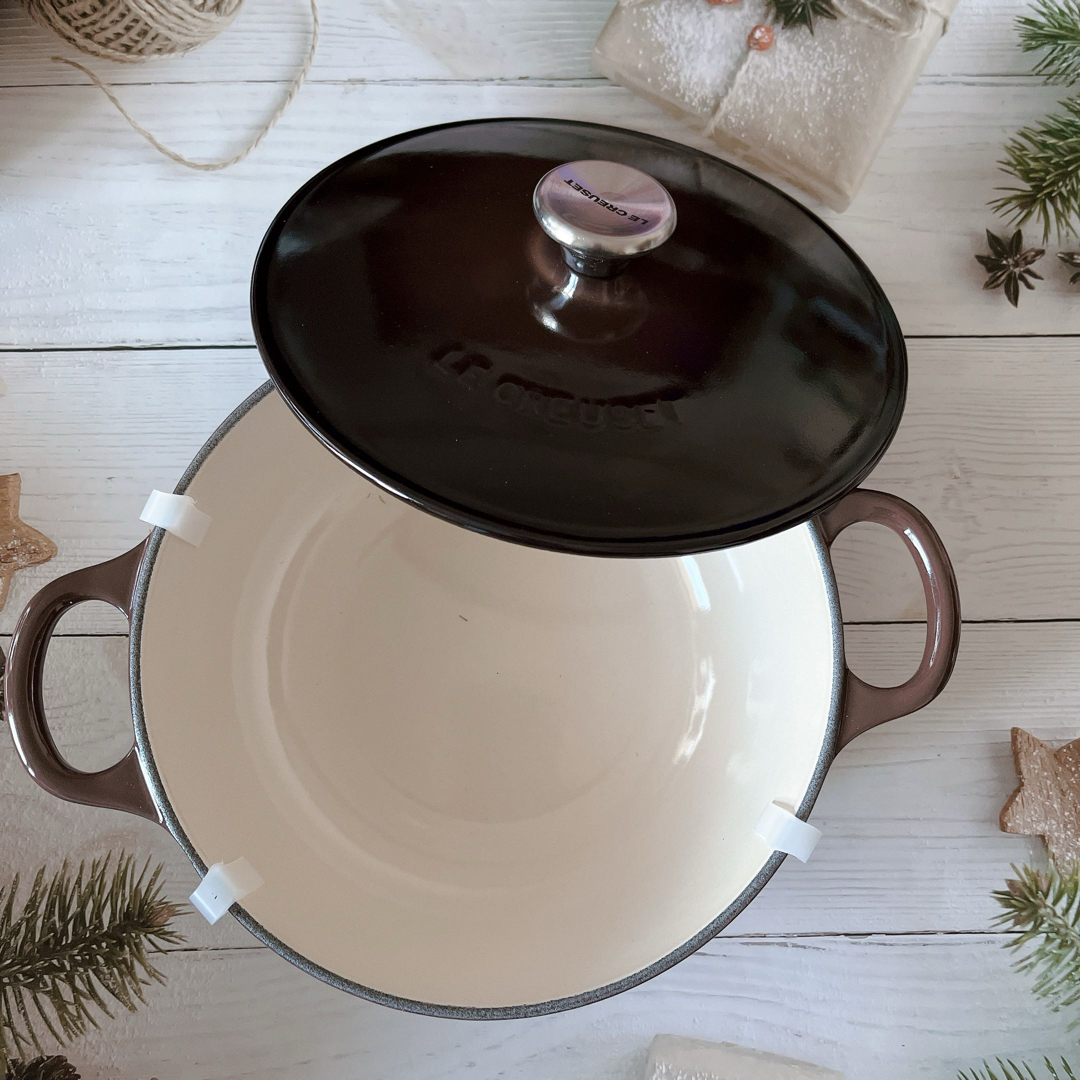 LE CREUSET(ルクルーゼ)の♡ルクルーゼ　マルミット　18cm ガナッシュ　ブラウン　両手鍋　チョコレート色 インテリア/住まい/日用品のキッチン/食器(鍋/フライパン)の商品写真