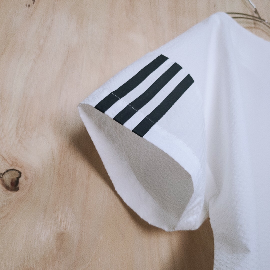 adidas(アディダス)のadidas　アディダス　Ｔシャツ　ポンチョ風　スリーライン　M メンズのトップス(Tシャツ/カットソー(半袖/袖なし))の商品写真