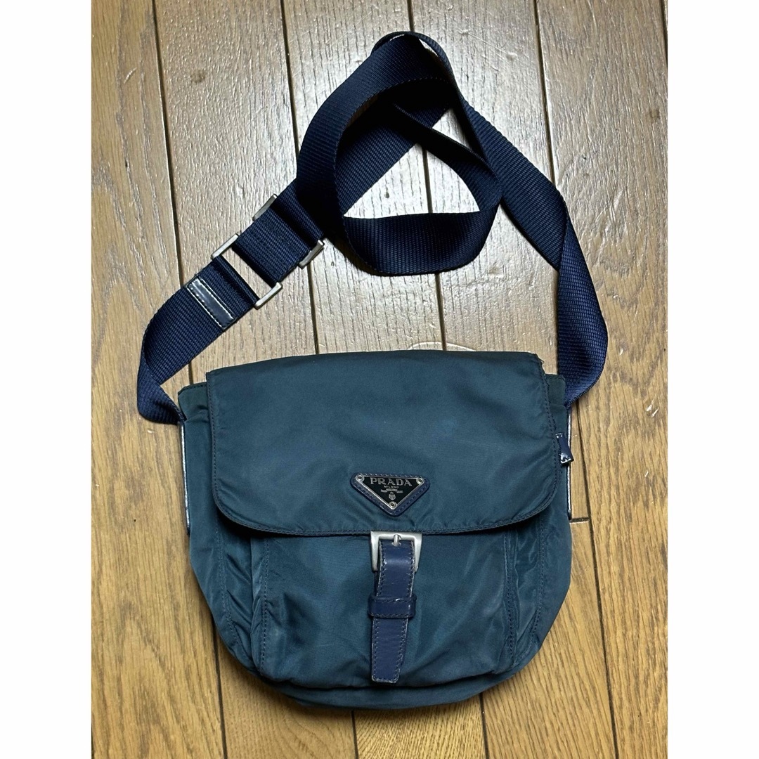 PRADA プラダ ショルダーバッグ メッセンジャーバッグ バックル PRADA プラダ ショルダーバッグ メッセンジャーバッグ バックル