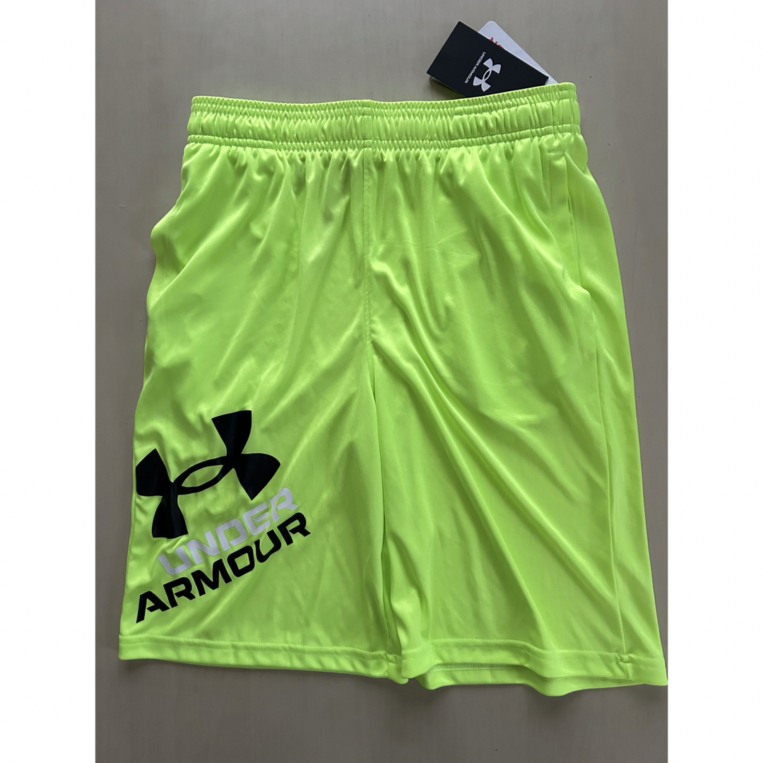 UNDER ARMOUR(アンダーアーマー)の新品タグ付き　140㎝　UNDERARMOURアンダーアーマーセットアップ　 キッズ/ベビー/マタニティのキッズ服男の子用(90cm~)(Tシャツ/カットソー)の商品写真