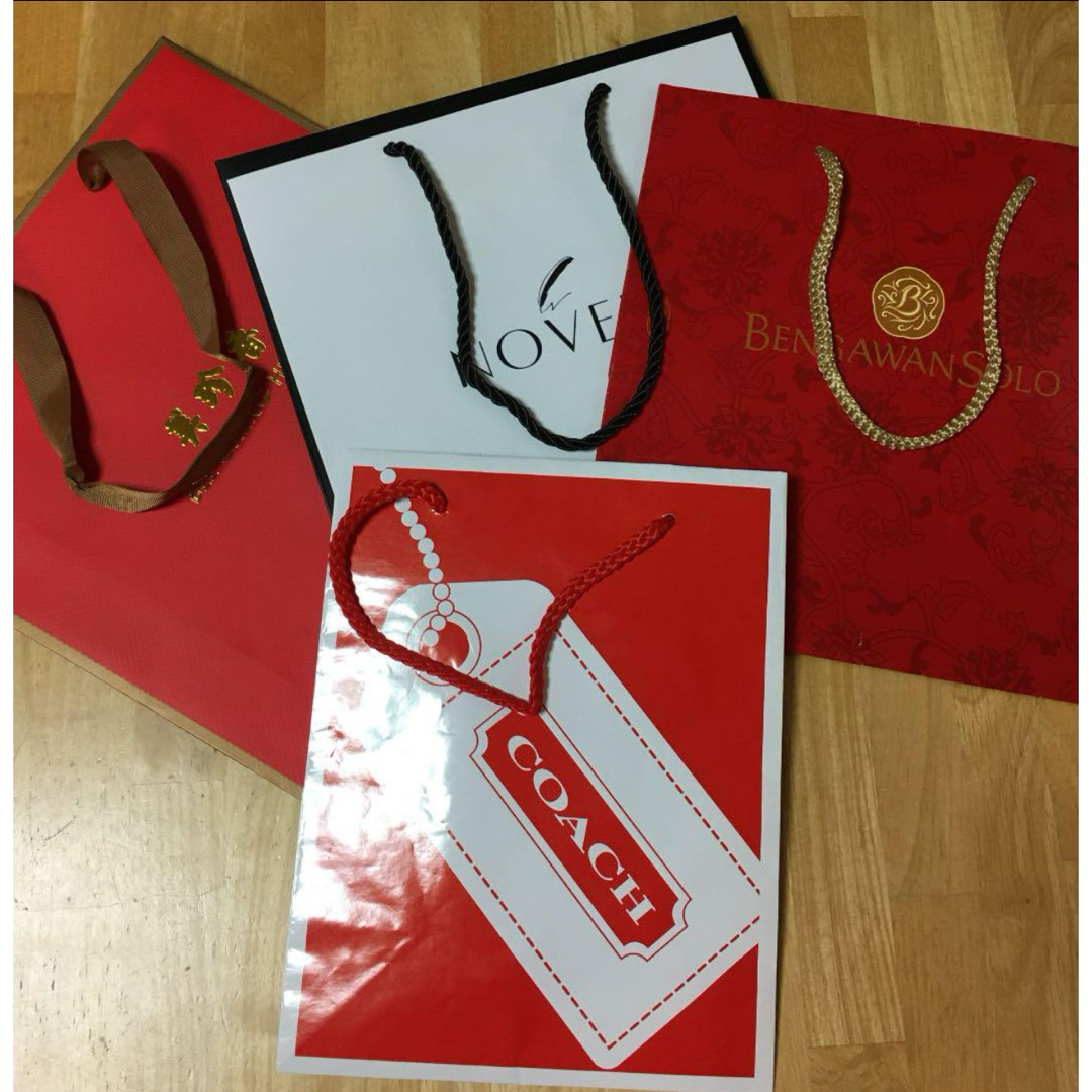 COACH(コーチ)のブンガワンソロ  ベンガワンソロ  ショップ袋  厚手 赤色 コーチ他 レディースのバッグ(ショップ袋)の商品写真